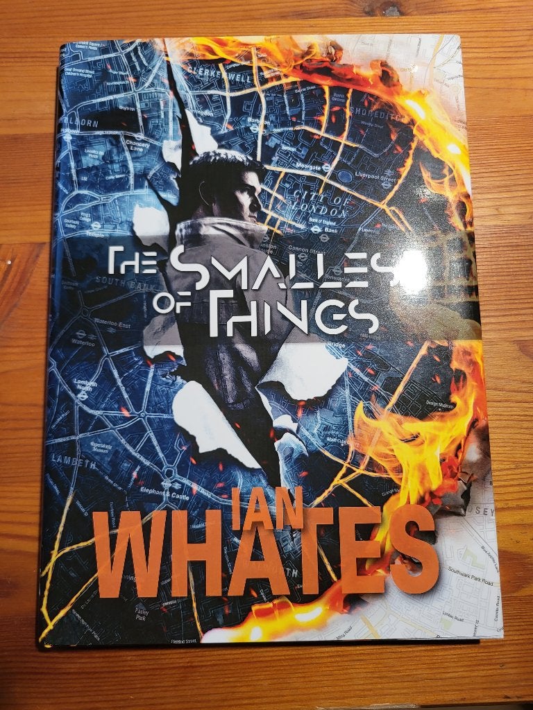Ian Whates - The Smallest of Things - signed & numbered, Ophalen of Verzenden, Zo goed als nieuw, Ian Whates