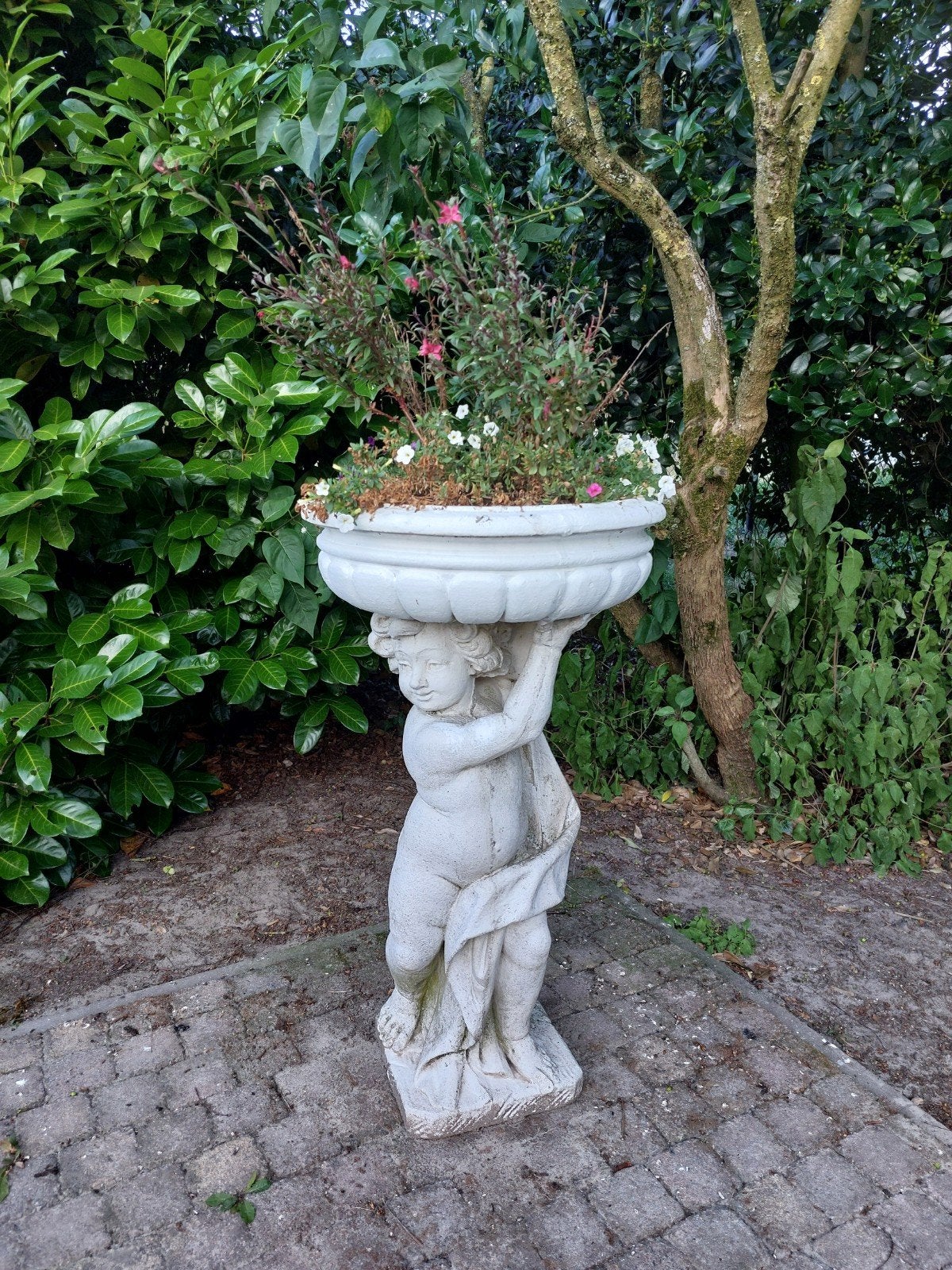 Tuinbeeld met bloembak, Tuin en Terras, Ophalen, Rond