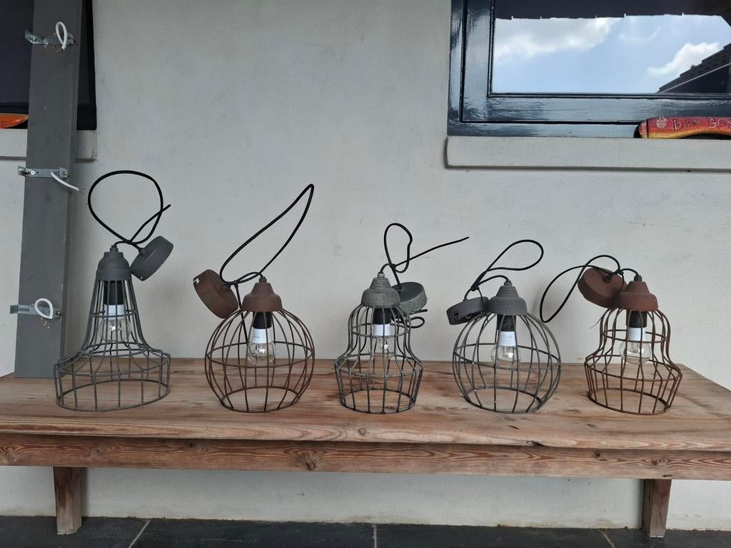 Set van 5 industriële hanglampen - metaal, Huis en Inrichting, Lampen | Hanglampen, Ophalen of Verzenden, Gebruikt, Metaal, Industrieel, Vintage