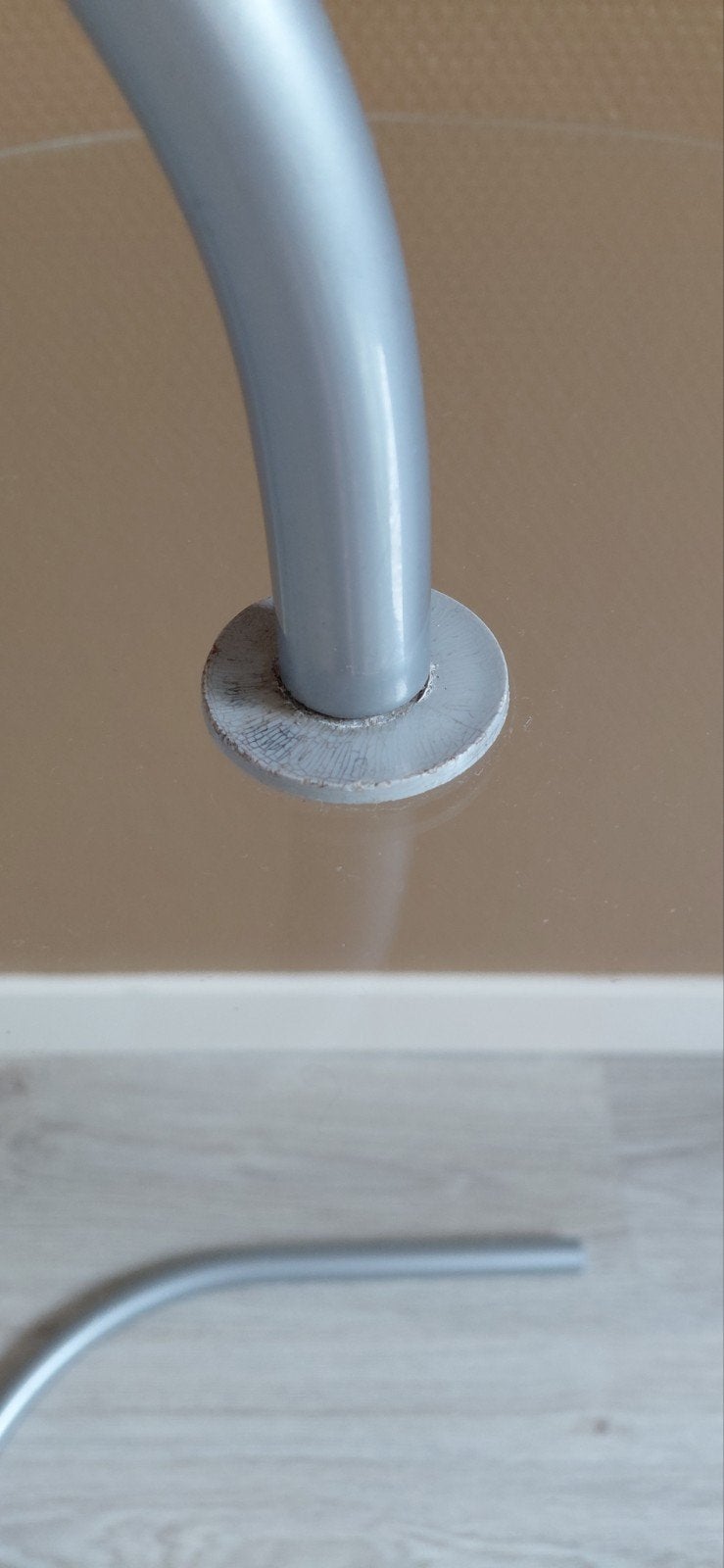 IKEA Glazen Bijzettafel / Laptoptafel (Zilver Frame), Ophalen, Rond, Glas, Minder dan 55 cm