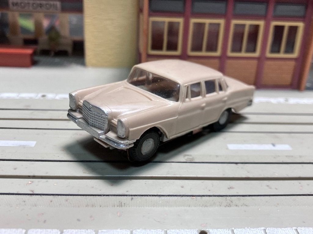 Mercedes 220 beige met MB stervelgen op P2 chassis, Kinderen en Baby's, Speelgoed | Racebanen, Ophalen of Verzenden, Nieuw, Elektrisch