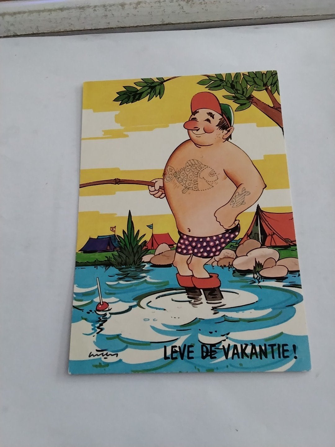 Vintage Ansichtkaart: Leve de Vakantie! Visser met Tattoos, Ophalen of Verzenden, 1960 tot 1980, Gelopen