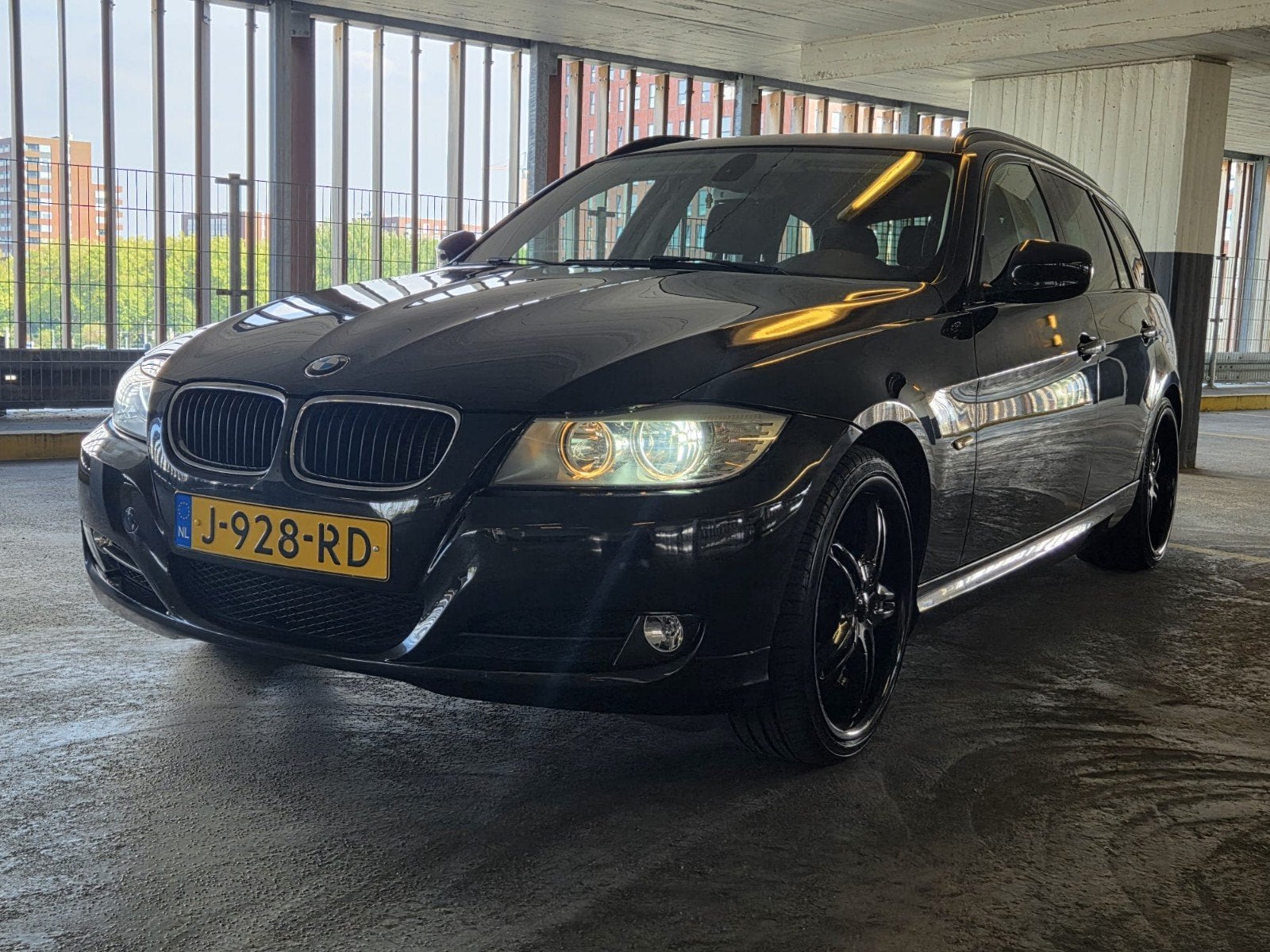 BMW 3-Serie 2.0 318 I Touring 163 dkm nette auto, Achterwielaandrijving, Zwart, Handgeschakeld, Particulier