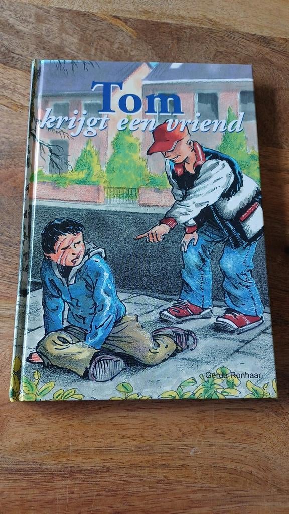 Tom krijgt een vriend - Gerda Ronhaar (Kinderboek), Boeken, Ophalen of Verzenden, Zo goed als nieuw, Gerda Ronhaar, Fictie algemeen