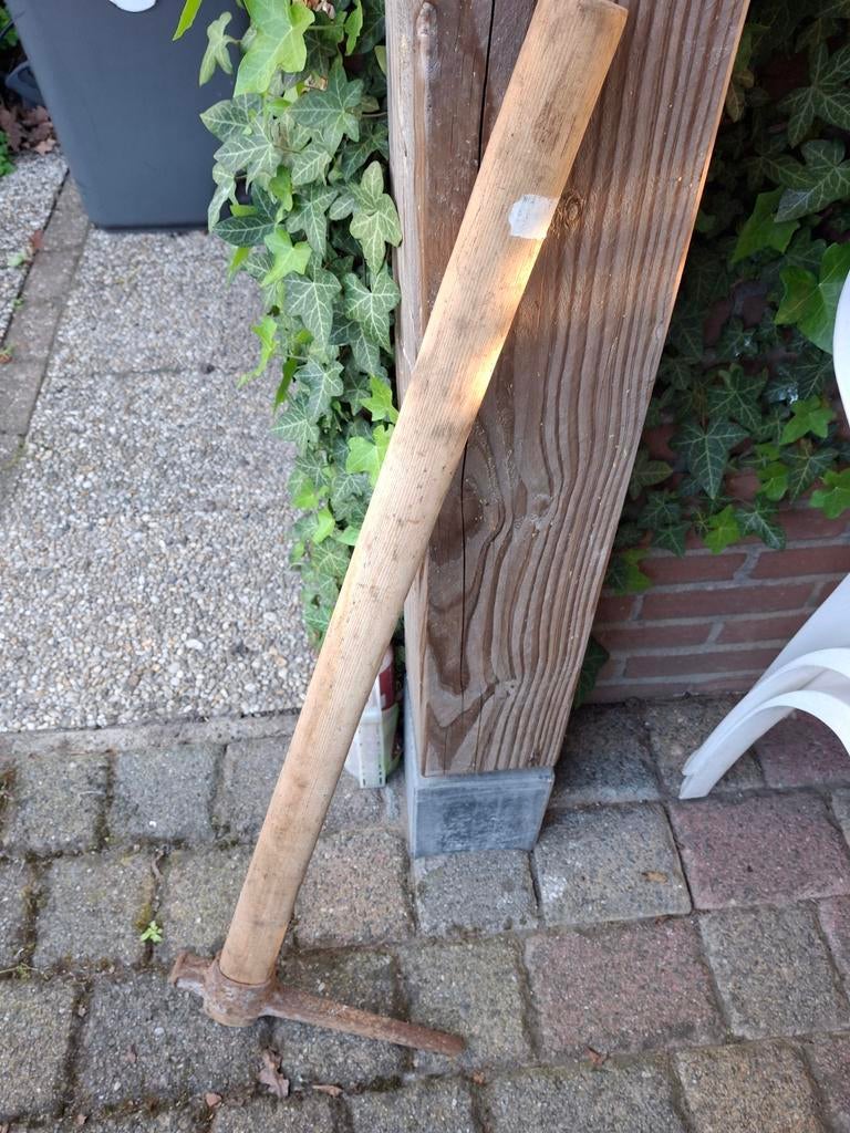Vintage pikhouweel met steellengte van ca. 1 meter, Ophalen of Verzenden