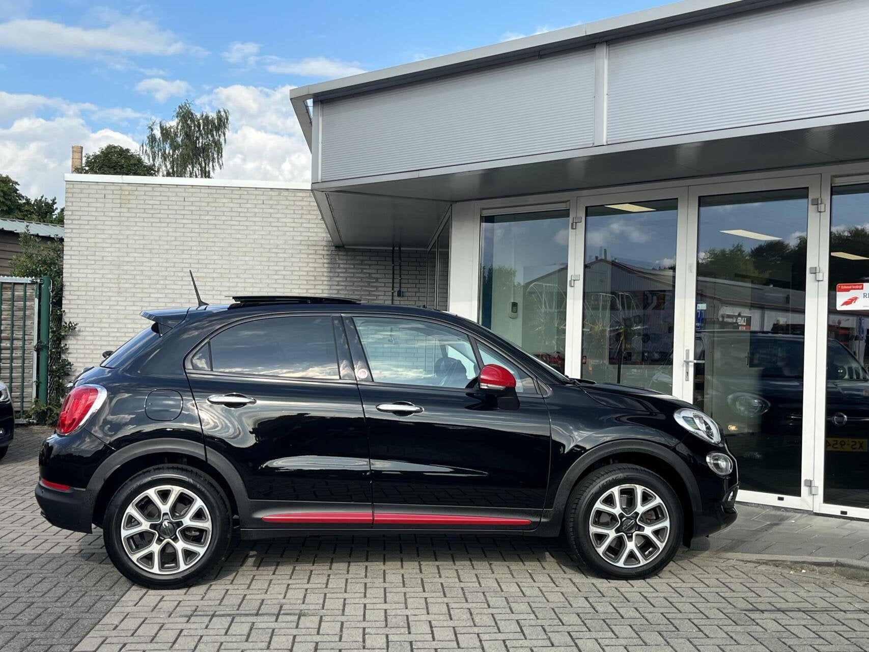 Fiat 500 X 1.6 ROSSO AMORE GLAZEN SCHUIFDAK+NAVI+PDC+CRUISE, Voorwielaandrijving, Stof, Gebruikt, 4 cilinders