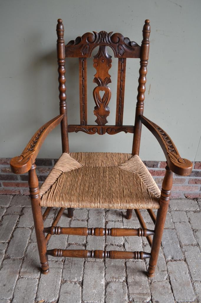 Prachtige antieke eiken stoel, fauteuil met biezen zitting., Verzenden