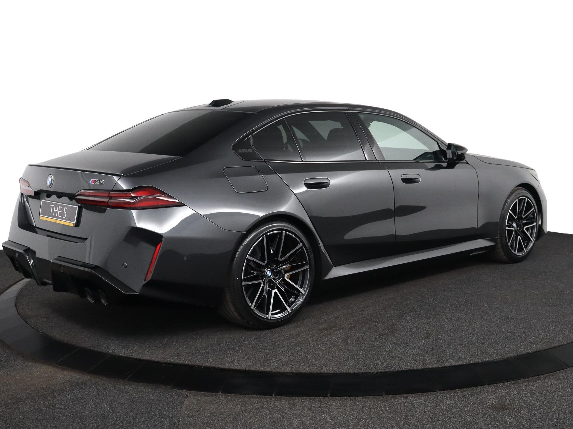 BMW M5 Sedan | Pano | Trekhaak | M Driver's Pack | Comfort P, Auto's, Automaat, 4395 cc, 135 min, Bedrijf