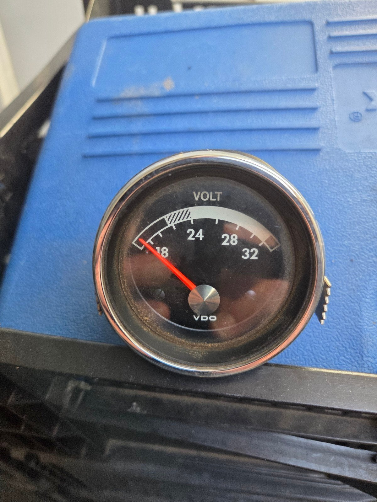 VDO Voltmeter 18-32V - Made in Germany, Ophalen of Verzenden, Gebruikt
