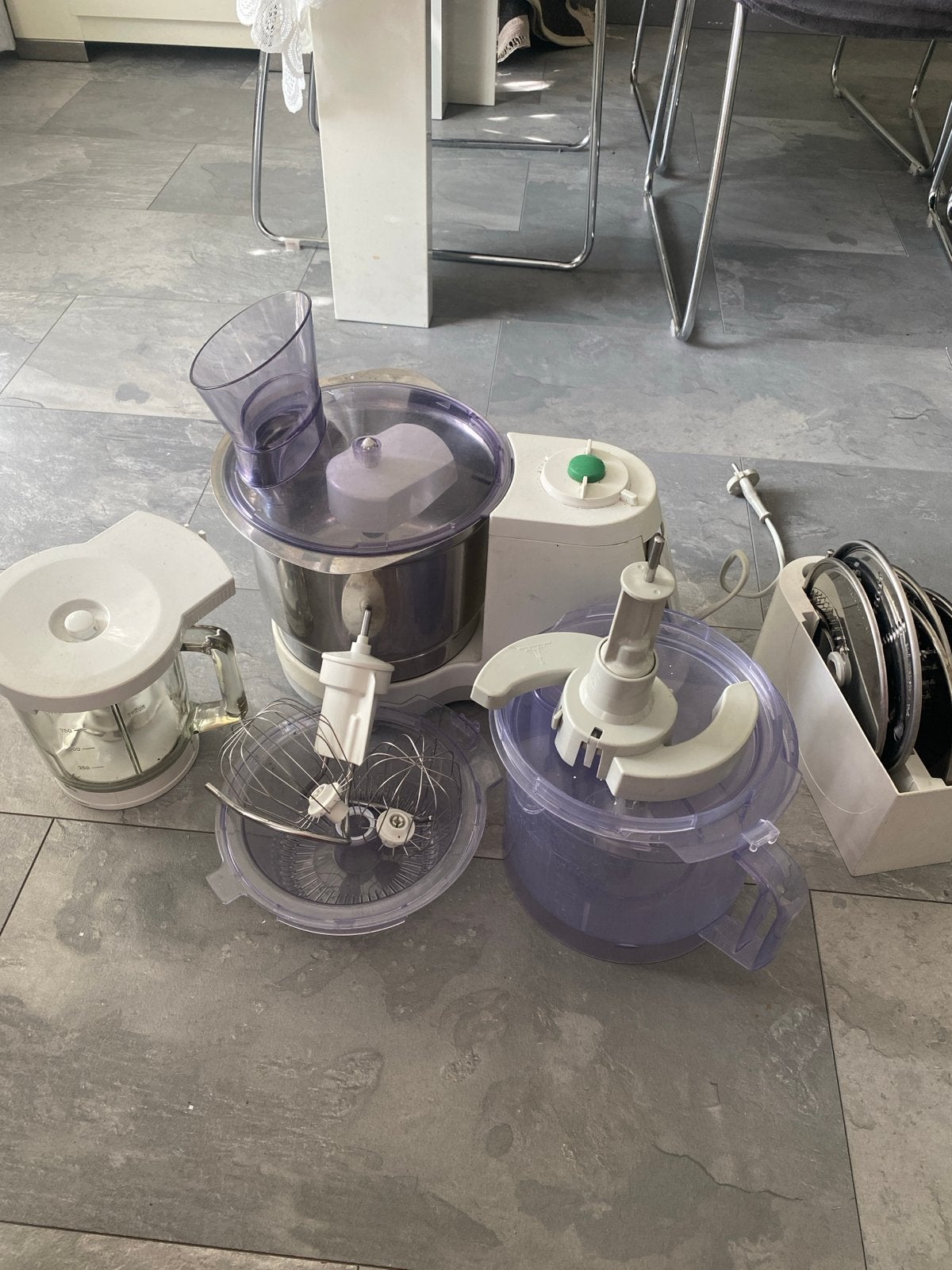 Braun Keukenmachine met diverse accessoires, Gebruikt, 3 snelheden of meer, Ophalen of Verzenden, 2 tot 3 liter