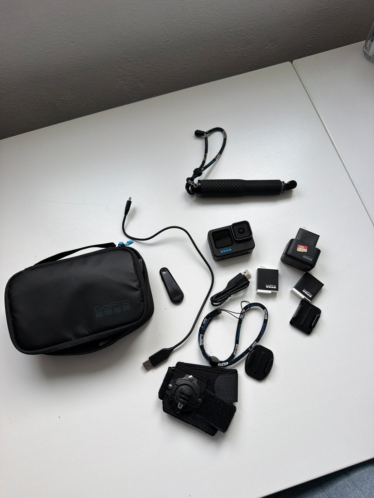 Foto 4 van GoPro Hero 11 Black met accessoires en 256GB SD-kaart