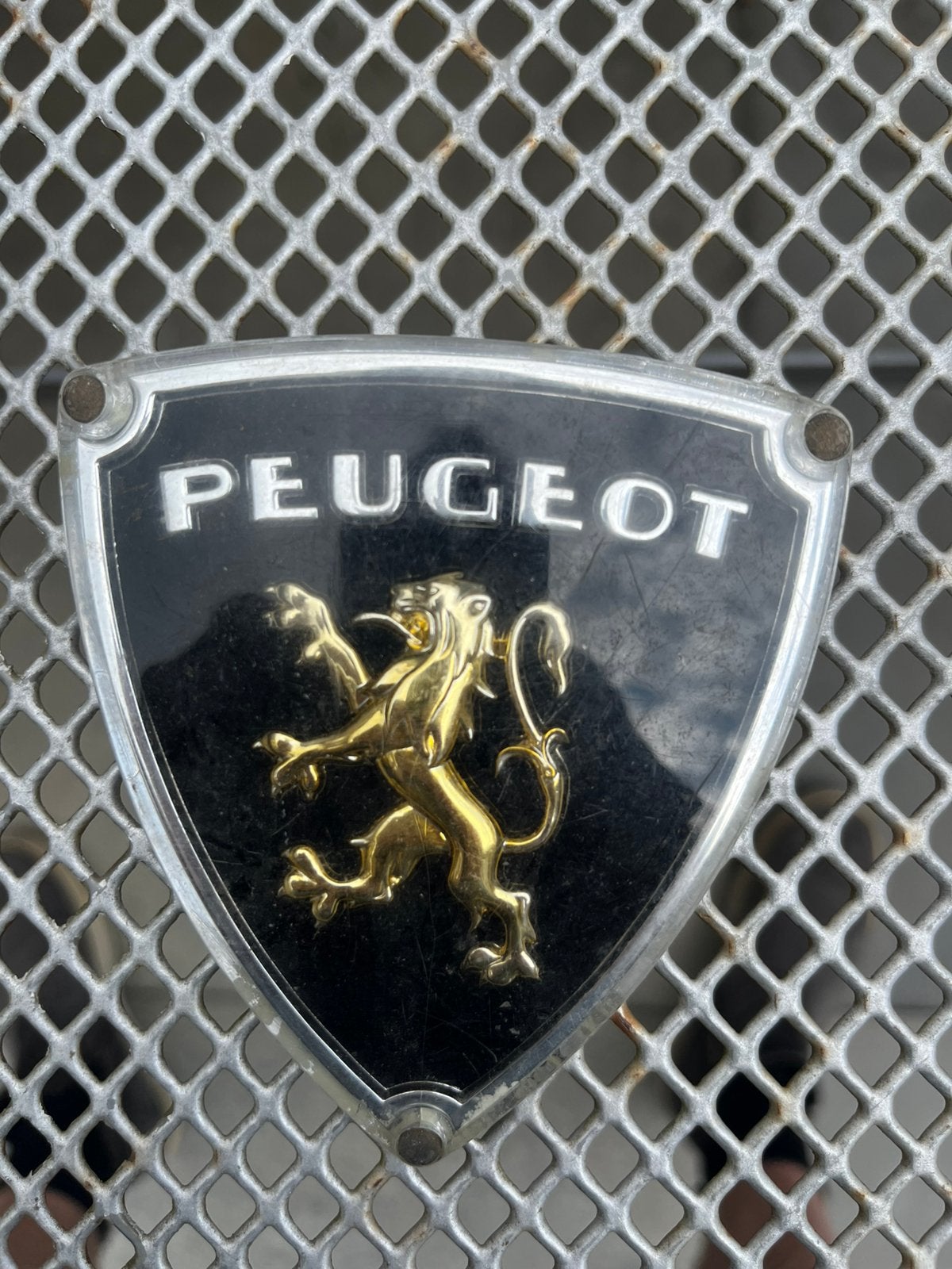 Oldtimer embleem Peugeot kunststof, Ophalen of Verzenden