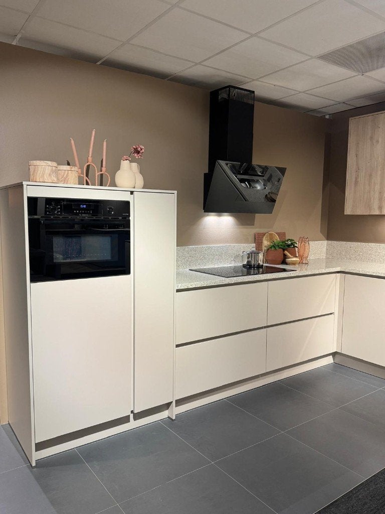 Showroomkeuken, Huis en Inrichting, Ophalen, Hoekkeuken, Zo goed als nieuw, Greeploos