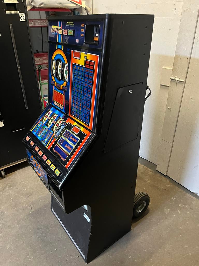 Lotus Halversie gokkast, Verzamelen, Automaten | Gokkasten en Fruitautomaten, Met sleutels, Gebruikt, Eismaspeelautomaten, Grote dijlakker 34