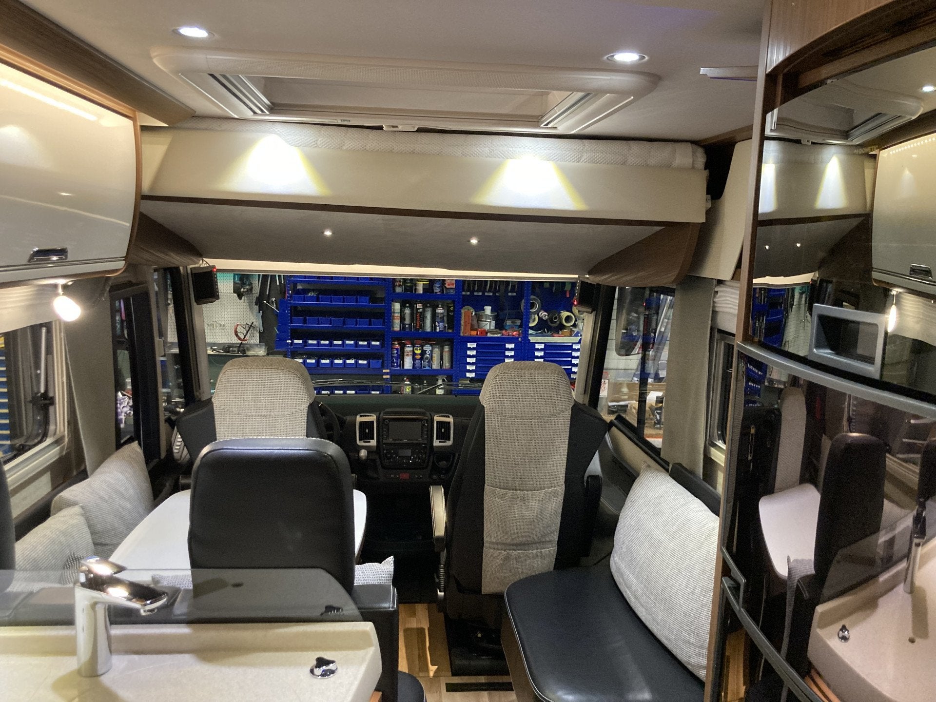 NIESMANN BISCHOFF ARTO 77E 177pk Aut Hefbed Levelsysteem Led, Niesmann+Bischoff, Galliersweg 39
5349AT  OSS, NL, Diesel, Mark@niesmannbischoff.nl