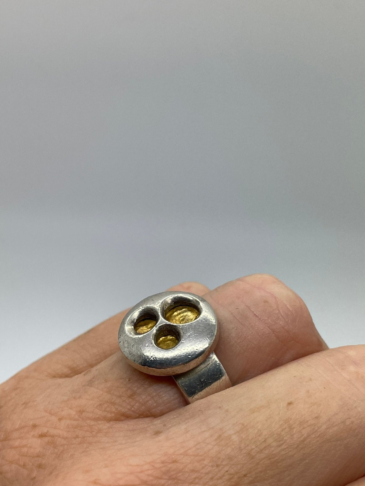 F326 Prachtige zilveren modernist ring 24k goud maat 18, 18 tot 19, Ophalen of Verzenden, X, Dame