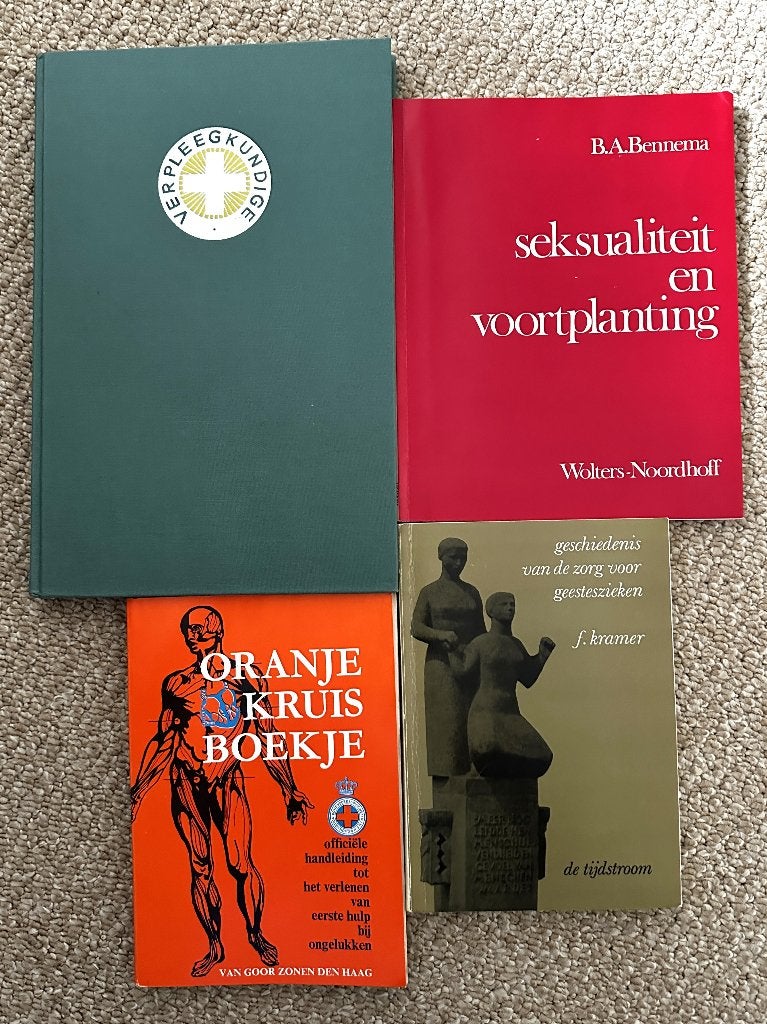 Verpleegkundige B (vier boekjes uit 1969/1970, nostalgie), Gelezen, Diverse auteurs, Ophalen of Verzenden, Alpha