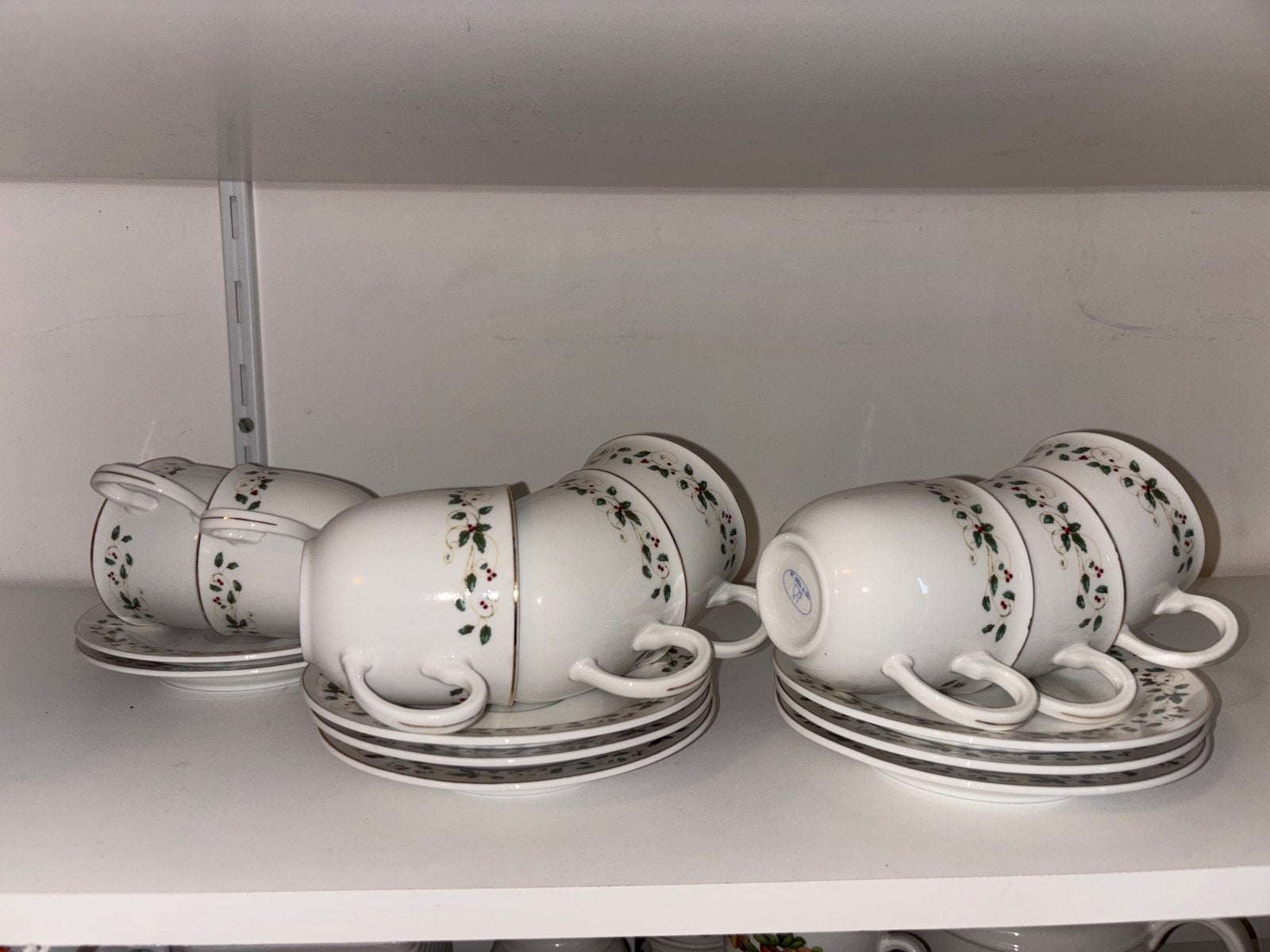 16-delig kerstservies, compleet en vaatwasserbestendig, Ophalen, Zo goed als nieuw, Keramiek, Compleet servies