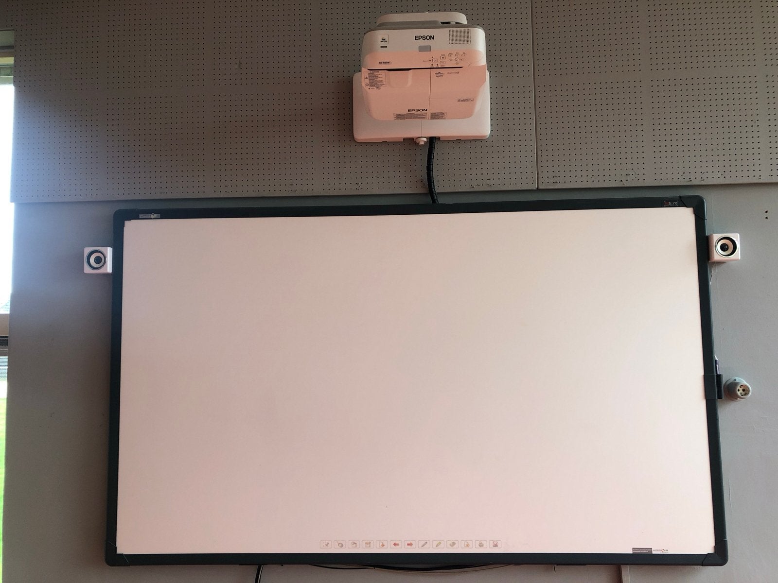 Wk voetbal kijken met beamer en groot djgiboard 214x127 cm, Ophalen, Gebruikt, LCOS, HD (720)