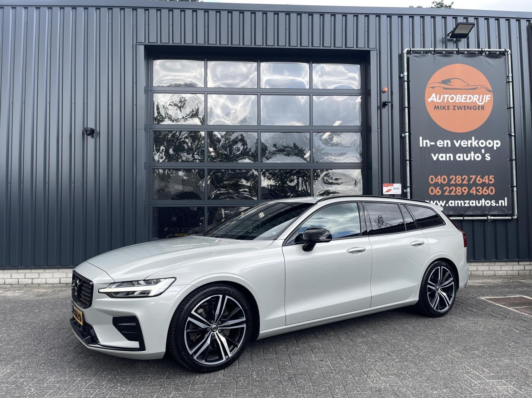Volvo V60 2.0 T5 R-Design AUT. CARPLAY|BLIS|PILOT ASSIST|WIN, 15 km/l, Euro 6, 4 cilinders, 1969 cc