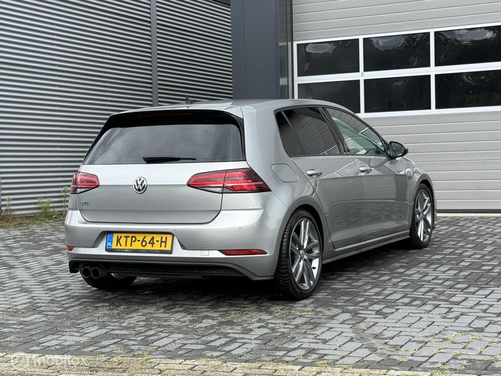 Volkswagen Golf 1.4 TSI GTE 204PK|ACC|Camera|Leder-Alcantara, 4 cilinders, Leder, Zilver of Grijs, Hatchback