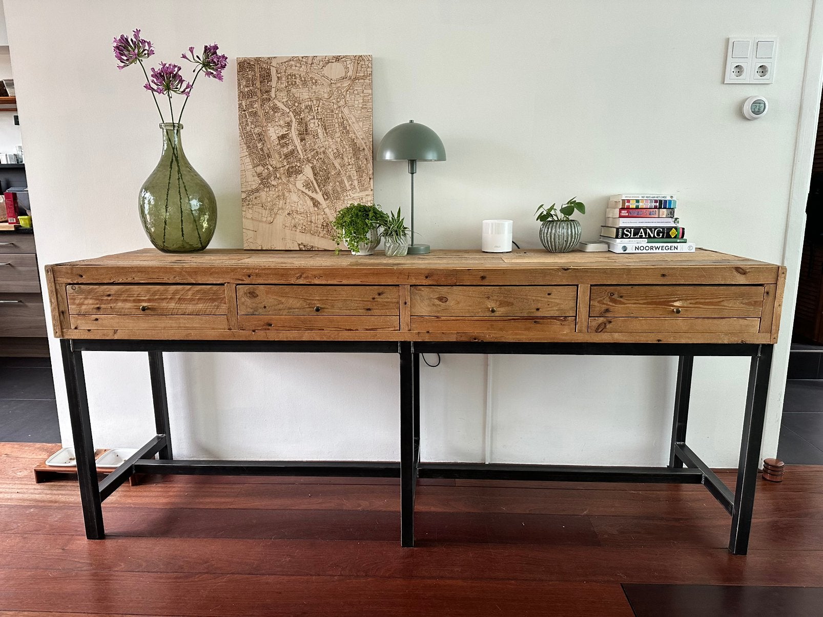 Sidetable met stalen onderstel, Ophalen, 200 cm of meer, Zo goed als nieuw, Rechthoekig