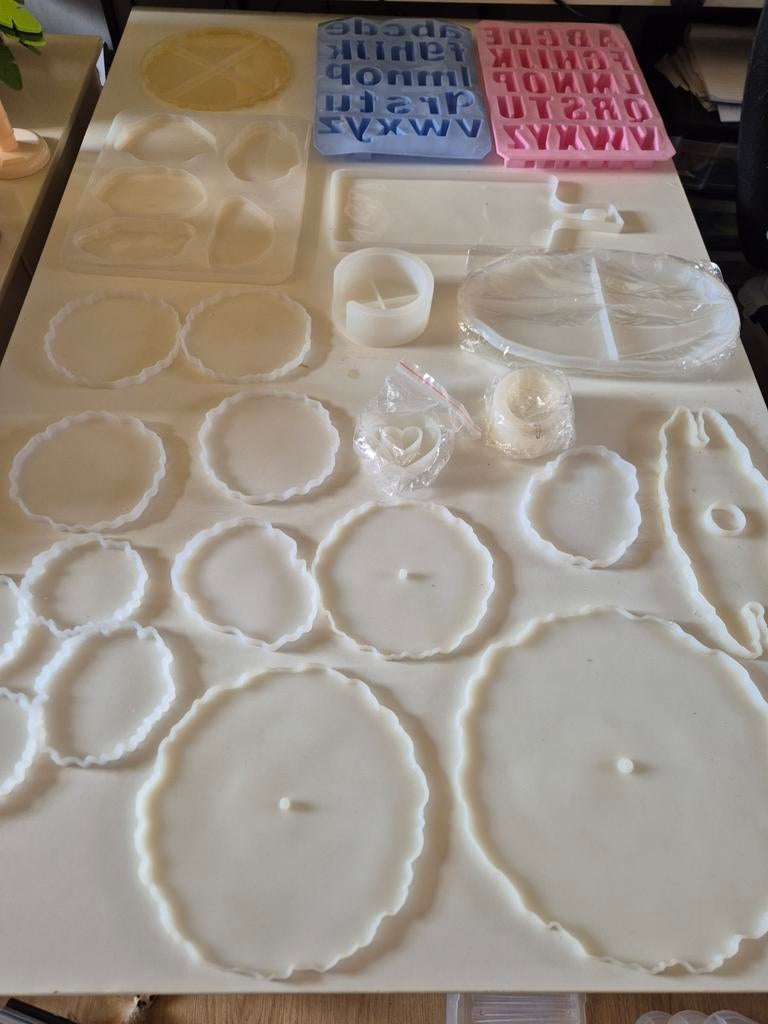 Epoxy mallen, kleursels en accessoires (hobbybeëindiging), Ophalen, Gebruikt