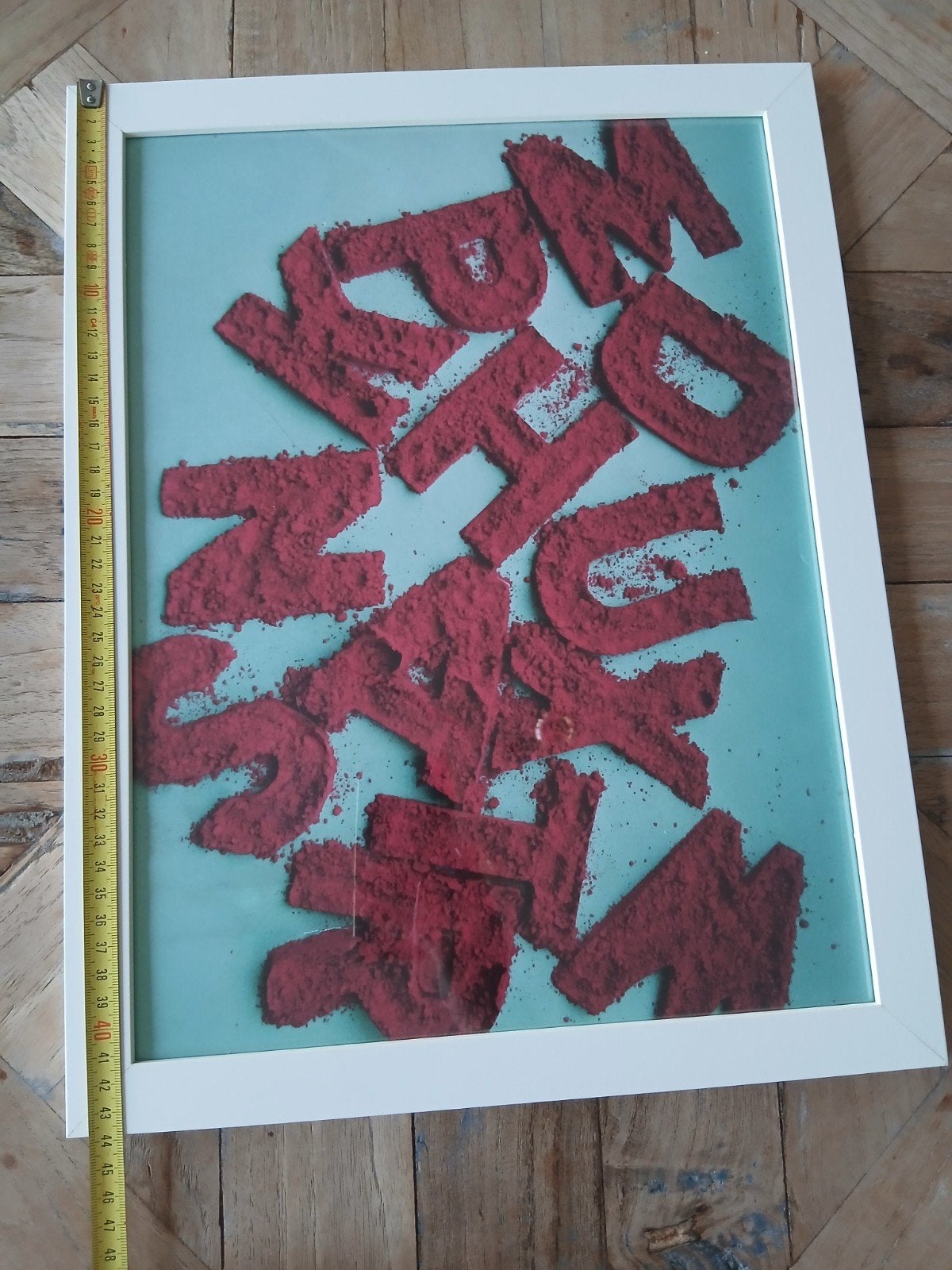 Fotolijst met rode letters - 44x34 cm, Ophalen, Gebruikt, Hangend, Fotolijst