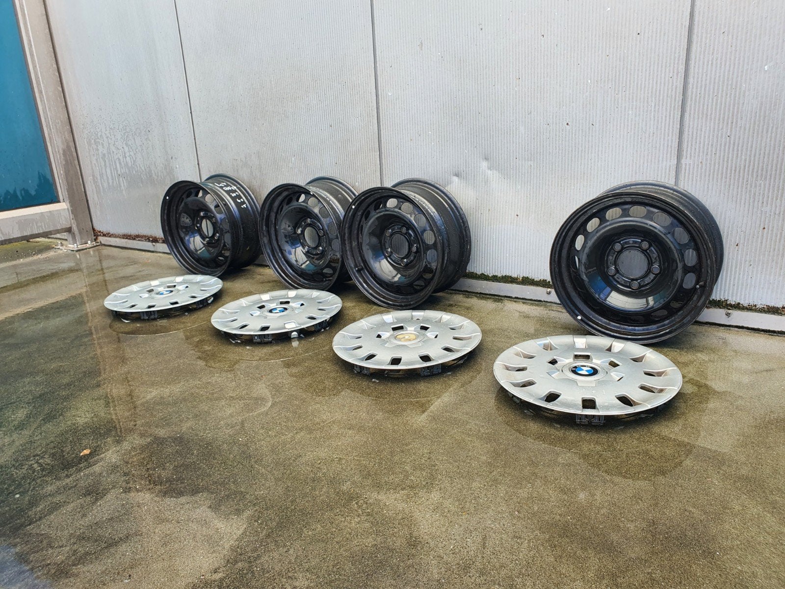 Set BMW E39 stalen velgen + wieldoppen, Ophalen