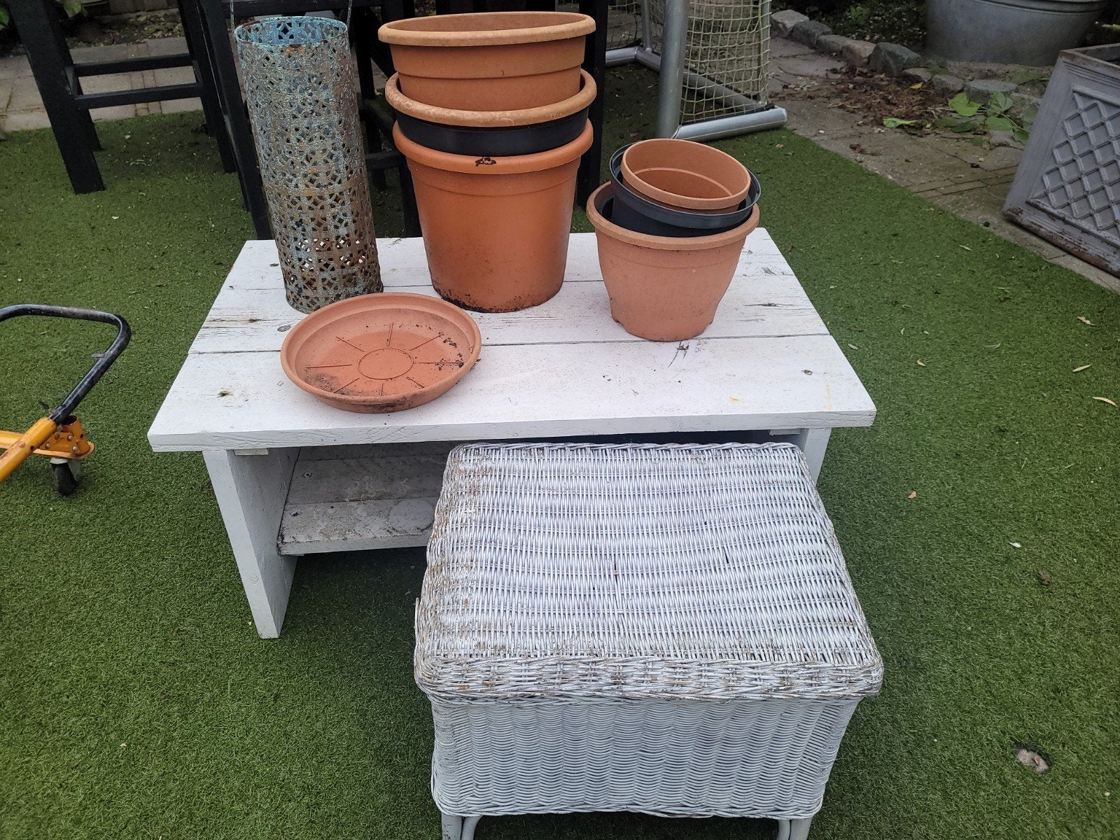 Bloempotten en tafel gratis, Ophalen, Gebruikt, Rond, Aardewerk