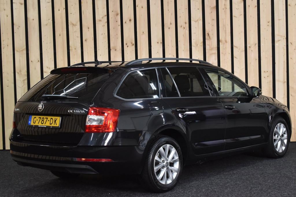Skoda Octavia Combi 1.0 TSI Greentech Business Edition CarPl, Auto's, Skoda, Stof, Euro 6, 116 pk, Zwart