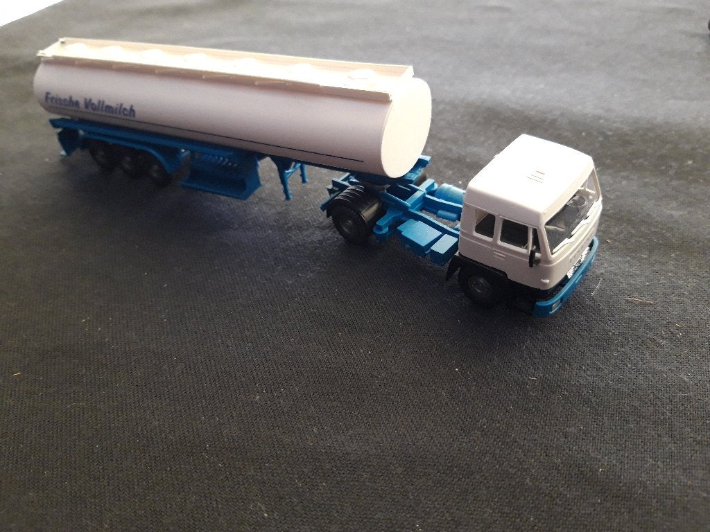 Büssing trekker met tankoplegger Frische Milch - melk H0, Ophalen of Verzenden, Zo goed als nieuw, Bus of Vrachtwagen, Overige merken