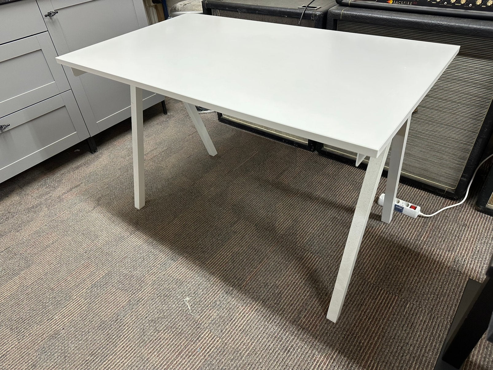 Bureau ikea, Ophalen of Verzenden, Zo goed als nieuw