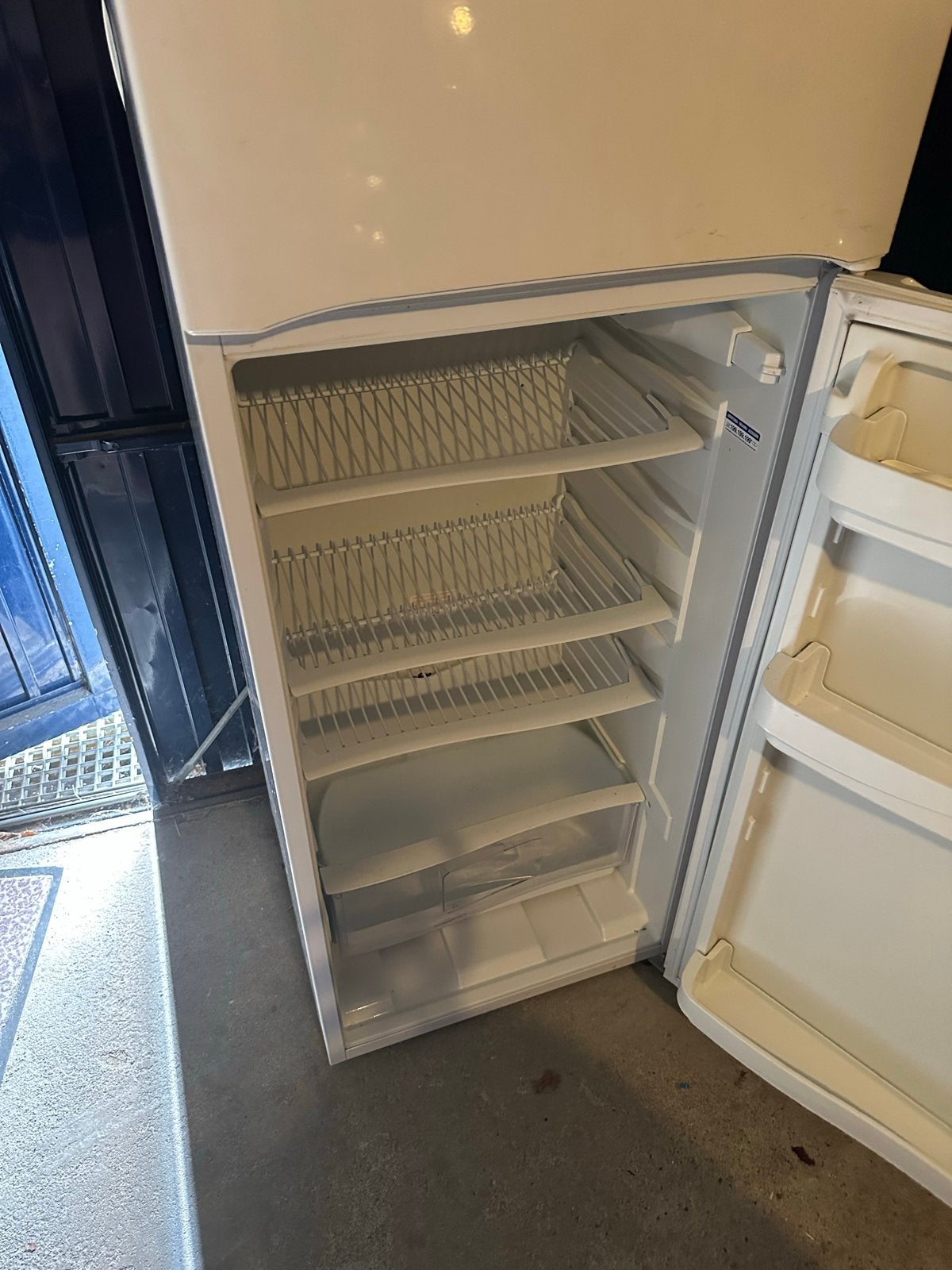 Indesit Koelkast met Vriezer - Wit, Ophalen, 150 tot 200 liter, Gebruikt, 140 tot 160 cm