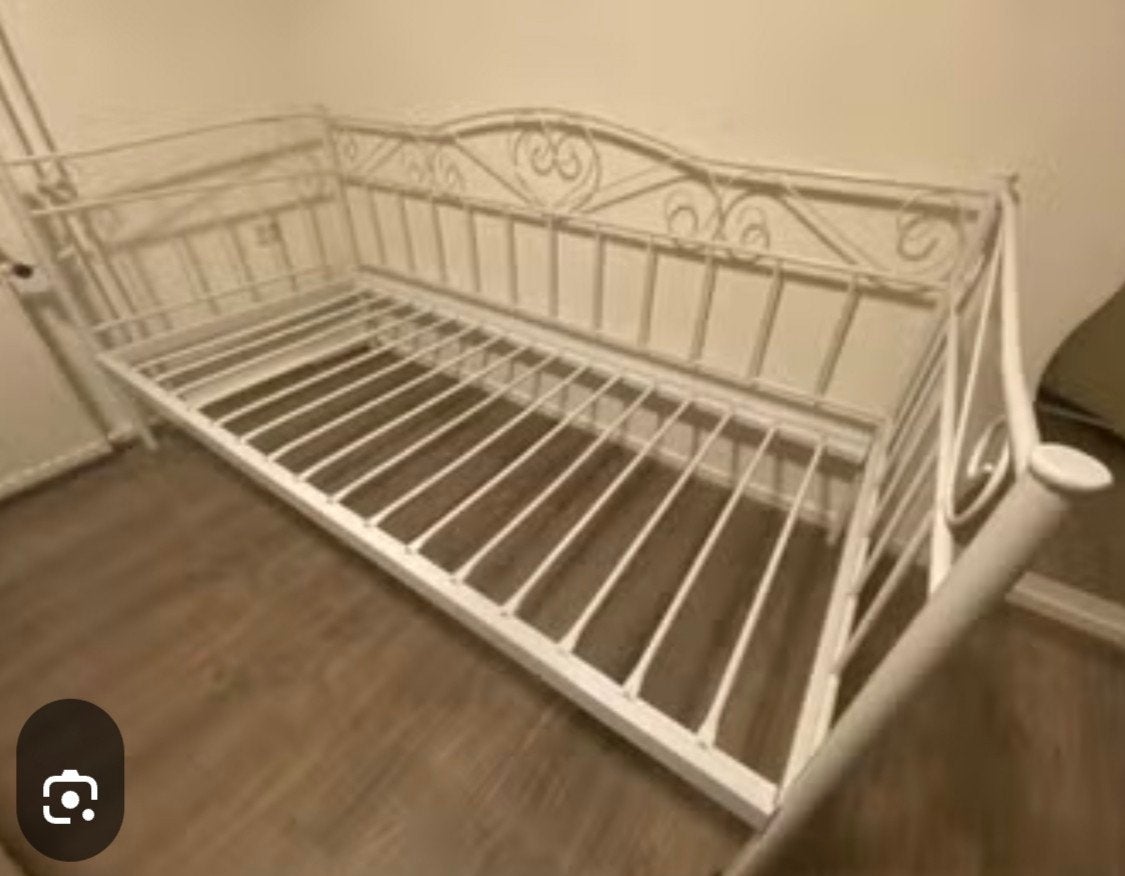 Staal bed 200x90, Huis en Inrichting, Kasten | Schoenenrekken, Ophalen, Zo goed als nieuw