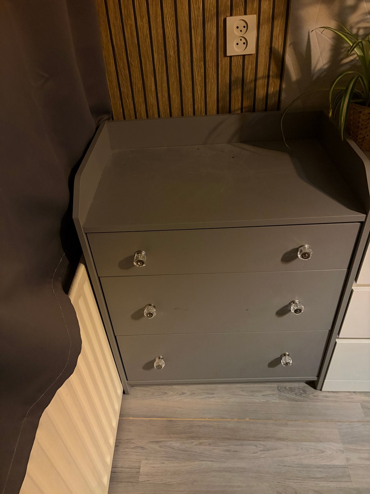 IKEA HAUGA ladekast 3 lades grijs, Ophalen, 50 tot 100 cm, Zo goed als nieuw, 3 of 4 laden