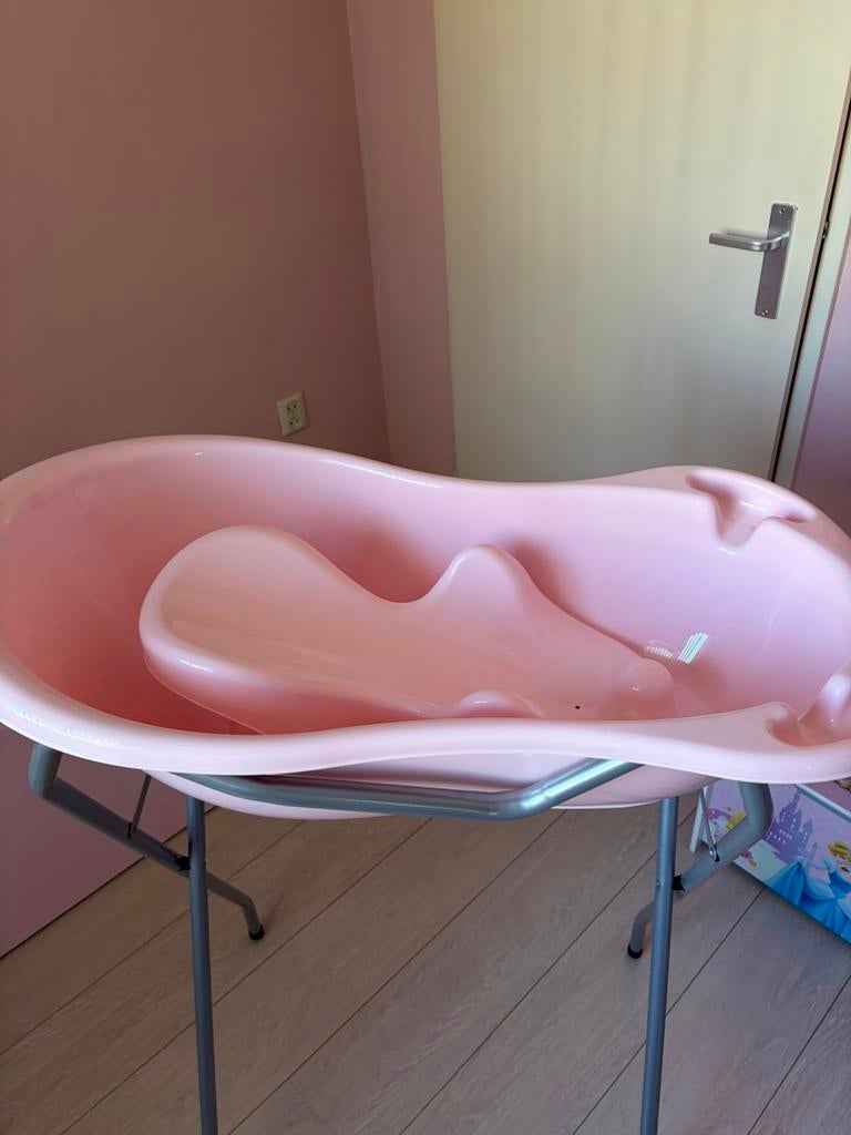 Roze babybad op standaard inc verkleinertje, Kinderen en Baby's, Badjes en Verzorging, Ophalen, Zo goed als nieuw, Badje, Standaard