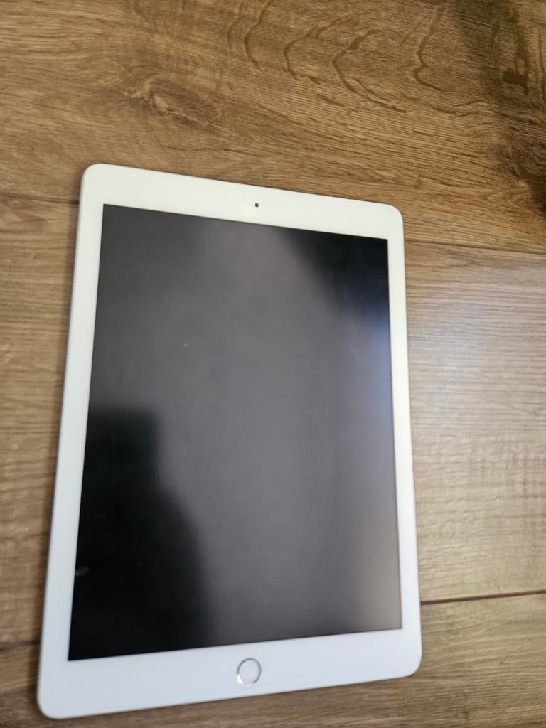 Apple iPad (Model A1822) - 32GB, Wi-Fi, Zilver, Computers en Software, Apple iPads, 32 GB, Apple iPad, Zo goed als nieuw, Wi-Fi