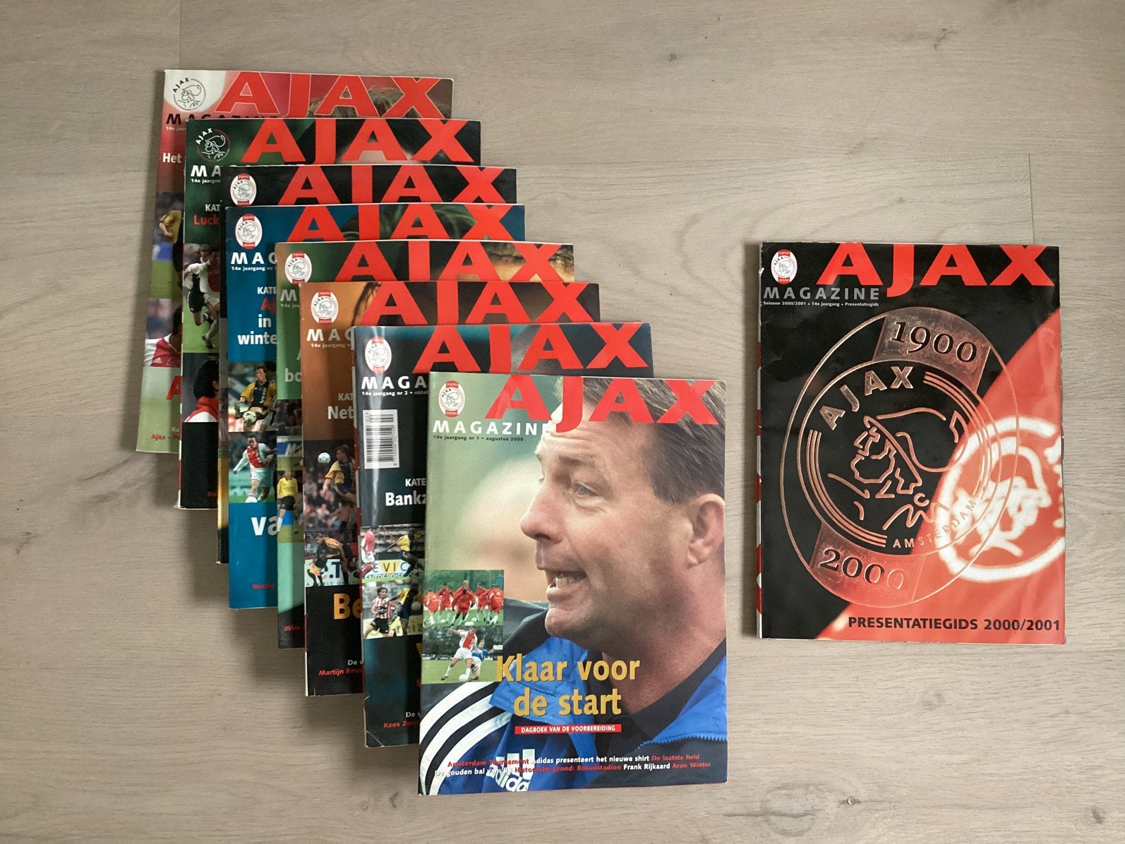 Jaargang 00/01 Ajax magazines (9 stuks compleet), Verzamelen, Sportartikelen en Voetbal, Ophalen of Verzenden, Zo goed als nieuw