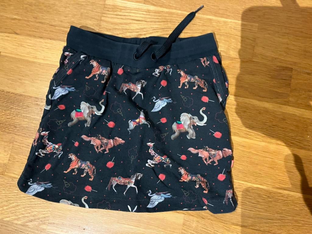 Zwarte rok met circus figuren van someone maat 116, Ophalen of Verzenden, Zo goed als nieuw, Meisje, Jurk of Rok