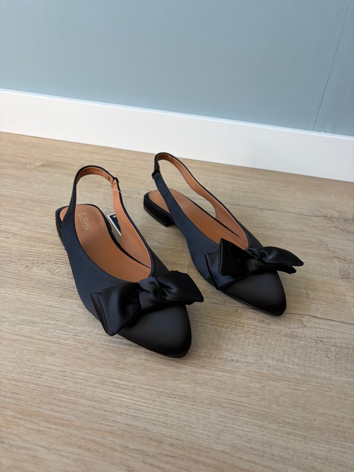 Instappers / sandaaltjes met strik, Kleding | Dames, Schoenen, Nieuw, Ophalen of Verzenden, Instappers, Zwart