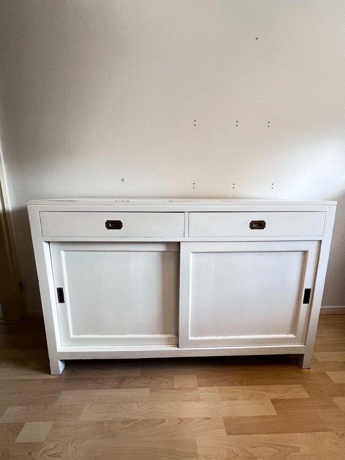 Witte kast met schuifdeuren en 2 lades, Ophalen, Gebruikt, 100 tot 150 cm, Met lade(s)