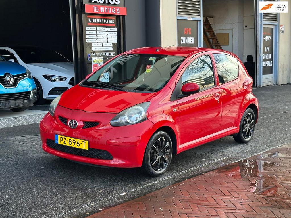 Toyota Aygo 1.0-12V Comfort 5 Deurs Airco, Voorwielaandrijving, Stof, Gebruikt, 4 stoelen