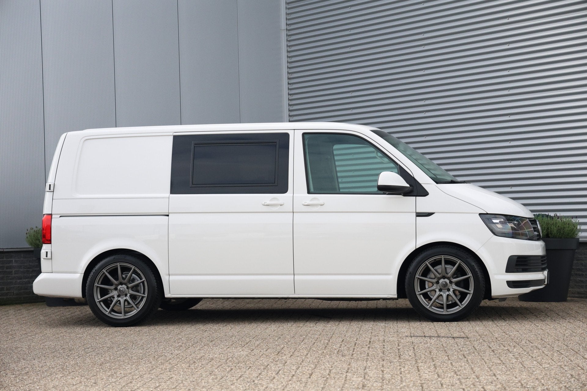 Volkswagen Transporter 2.0 TSI L1H1 Highline Benzine Trekhaa, Auto's, Voorwielaandrijving, Stof, Gebruikt, 4 cilinders
