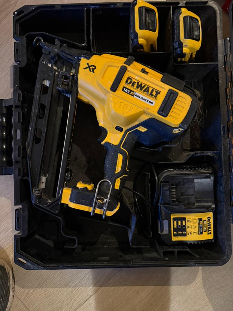 DeWalt DCN660 18V XR Accu Tacker - Inclusief Koffer, Doe-het-zelf en Verbouw, Ophalen, Gebruikt