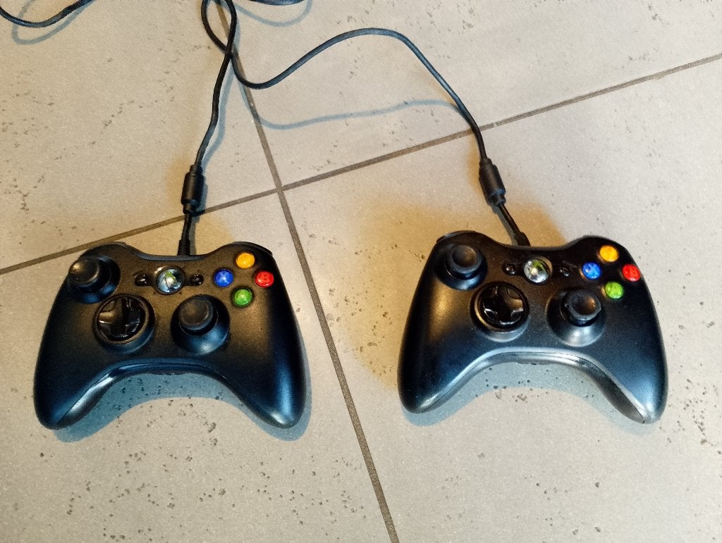 2x Xbox 360 Controller (Origineel, Met Kabel), Spelcomputers en Games, Ophalen of Verzenden, Zo goed als nieuw, Controller, Xbox 360