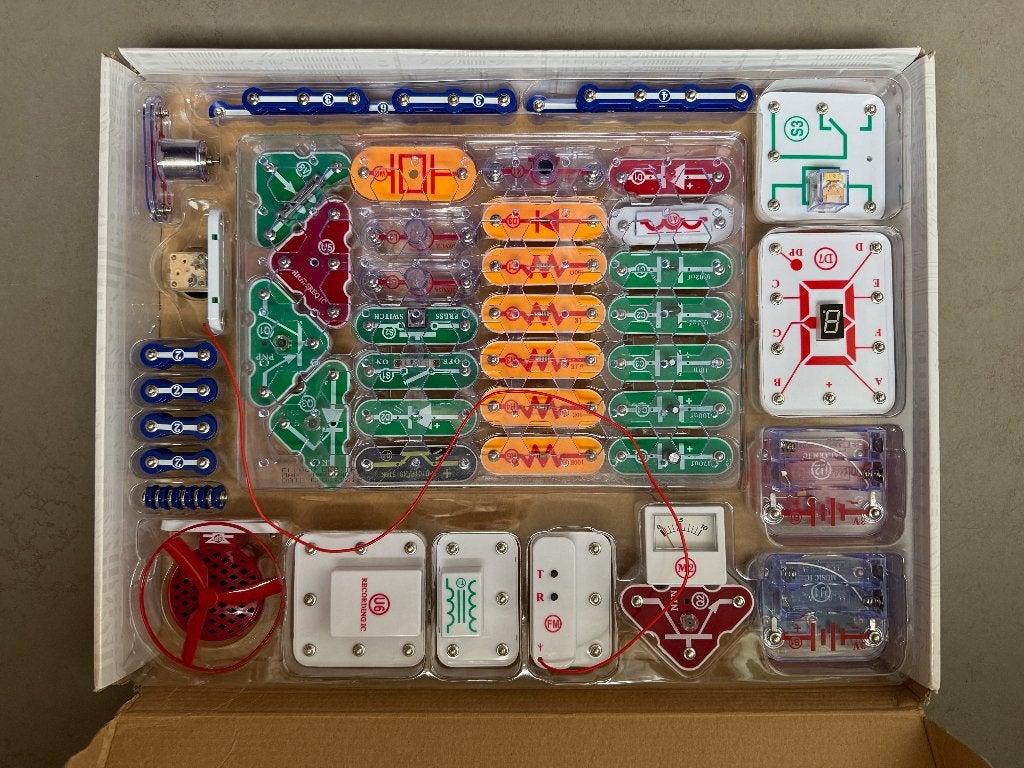 Snap Circuits Pro Plus SC510 Elektronica bouwdoos, Verzenden, Zo goed als nieuw, Elektronica, Met licht