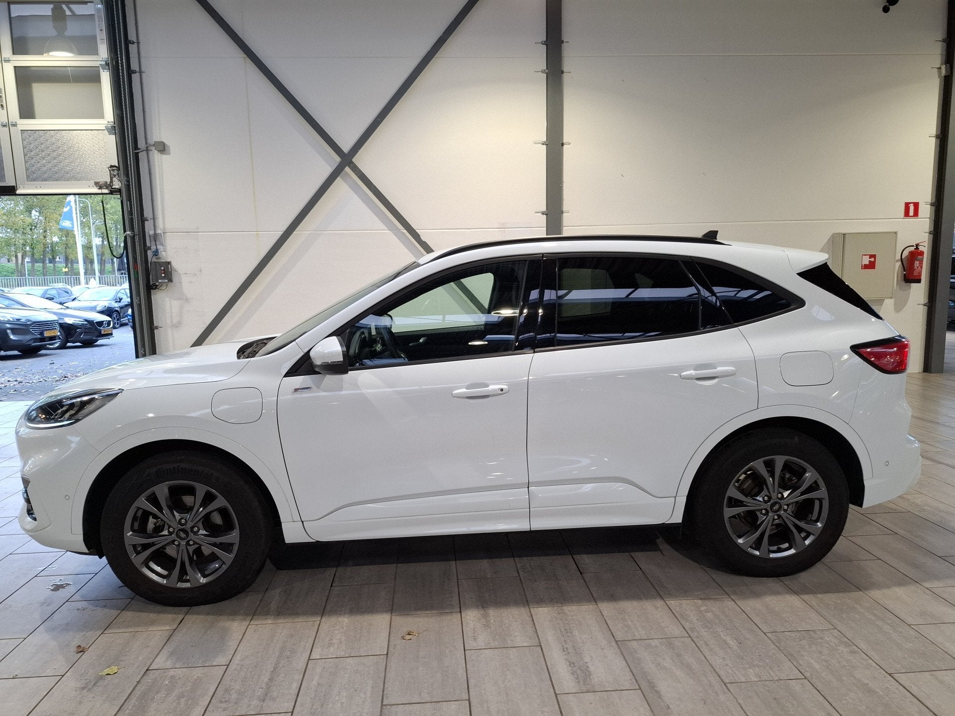 Ford Kuga 2.5 PHEV 225 pk ST-Line X | Trekhaak | Winter Pack, 14 kWh, Gebruikt, 4 cilinders, Wit