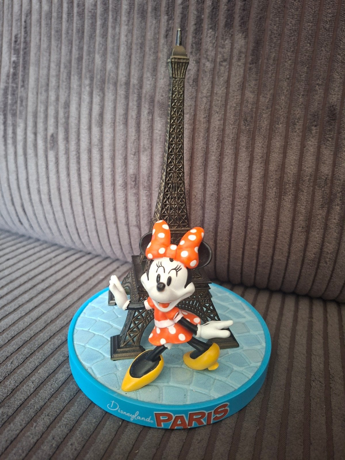 Minnie Mouse beeldje met Eiffeltoren - Disneyland Parijs, Verzamelen, Disney, Gebruikt, Beeldje of Figuurtje, Mickey Mouse, Ophalen