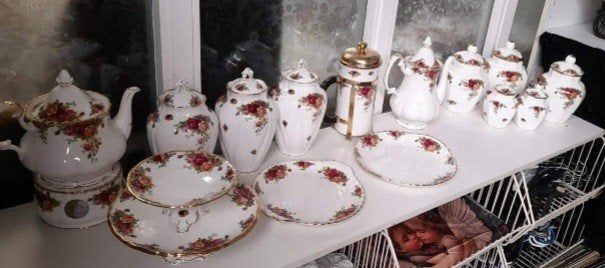 Weer veel royal albert old country rose binnen gekomen, Ophalen of Verzenden